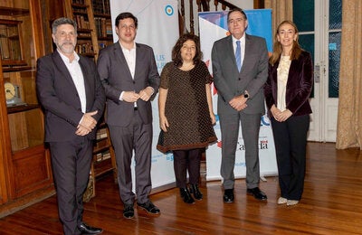 El Director de la Organización Panamericana de la Salud (OPS) suscribió hoy un nuevo acuerdo de cooperación técnica con autoridades de salud, ciencia y tecnología de Argentina con el fin de fortalecer y aumentar las capacidades de desarrollo y producción futura de vacunas ARNm con destino regional.