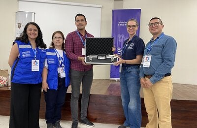 OPS/OMS dona equipos y brinda capacitaciones para tratamientos locales de la leishmaniasis cutánea en Ecuador