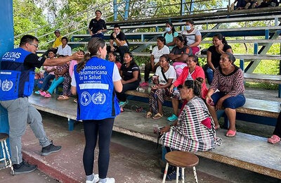 Encuentro entre la OPS y parteras tradicionales en el municipio Autana, estado Amazonas