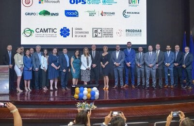 Autoridades en el evento de lanzamiento de la hoja de ruta de salud digital