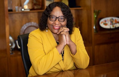 Directora Emérita de la OPS, doctora Carissa F. Etienne 