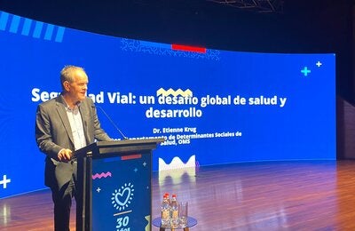 •	La visita al país el Dr. Etienne Krug, se debió a su participación  en el seminario “Cero Muertes en el Tránsito” organizado por la Comisión nacional de Seguridad del Transito el Ministerio de Transporte CONASET para abordar el tema de la seguridad vial como un problema de salud pública a nivel mundial