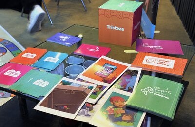 Foto de algunos elementos del kit para dinámicas grupales