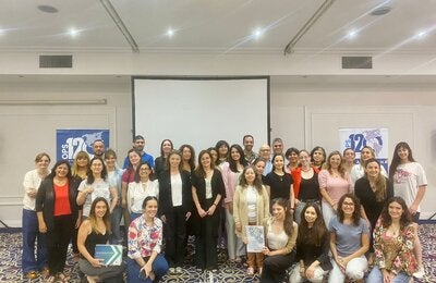 Foto grupal de participantes del curso