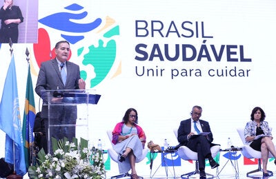 Diretor da OPAS no lançamento do programa Brasil Saudável
