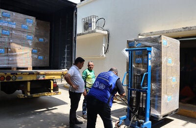 Entrega de insumos al Instituto Nacional de Higiene para fortalecer la red de laboratorios de toda Venezela