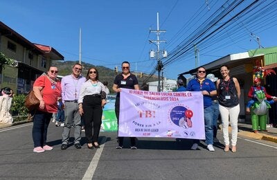 Homenajeados de la actividad encabezando el pasacalle