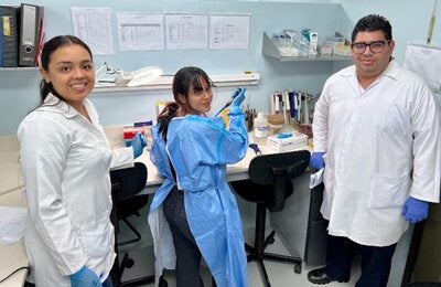 Fortalecer la vigilancia, prevención y contención de la Resistencia Antimicrobiana 