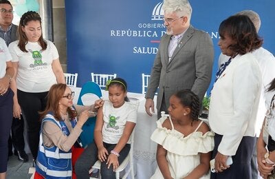 OPS conmemoró Día Mundial de la Prevención del Cáncer de Cuello Uterino junto al Ministerio de Salud con vacunación contra VPH