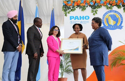 Presentation of certificate Best-dos Santos Laboratory Barbados