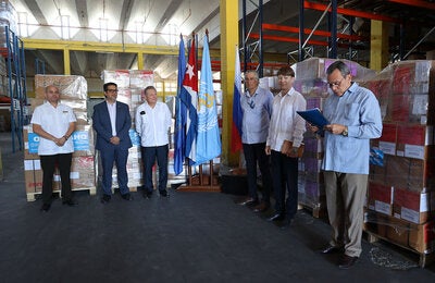 Acto de entrega oficial de donación rusa a Cuba de kits médicos de emergencias