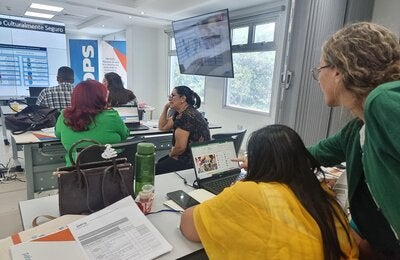 Participantes en el taller sobre parto culturalmente seguro