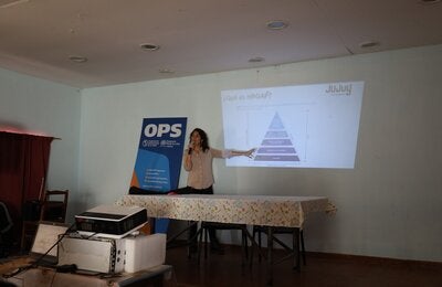 Exposición sobre mhGAP comunitario durante el lanzamiento