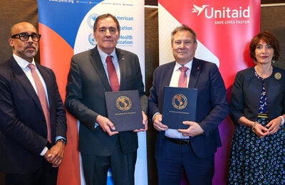 he Pan American Health Organization (PAHO) and global health initiative Unitaid signed a Memorandum of Understanding today - PAHO and Unitaid group photo