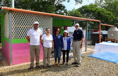 Representante de Guatemala visita proyecto de viviendas saludables en Camotán, Chiquimula