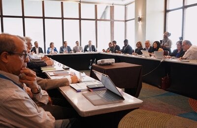 Ministerio de Salud se reúne con OPS para mejorar la atención primaria incorporando el abordaje de curso de vida