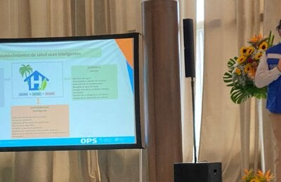 Dr. Luis Francisco Sánchez (expositor) - La OPS participó activamente en los XLIV Seminarios Científicos de Enfermería del Hospital Santo Tomás, conmemorando el centenario de esta importante institución.