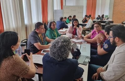 Equipos intersectoriales validando la política de RHUS