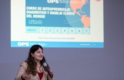 Foto de un momento del taller presencial sobre manejo clínico de dengue.