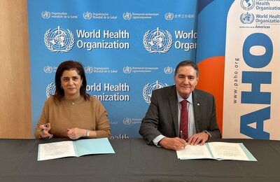 Directors of both regional offices sign the agreement