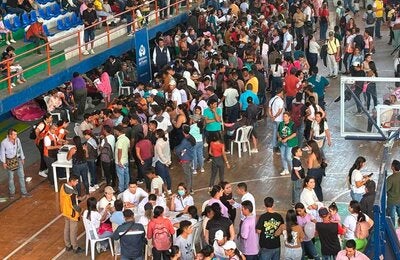 Personas en un colice de la ciudad de cucuta solicitando ayuda humanitaria por la cituacion del catatumbo