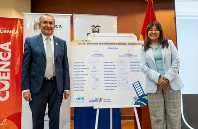 El Ministro de Salud Pública, Antonio Naranjo Paz y Miño y la representante de la Organización en Ecuador, Sonia Quezada;   participaron en la firma simbólica de la conformación de la Red de Municipios Saludables.