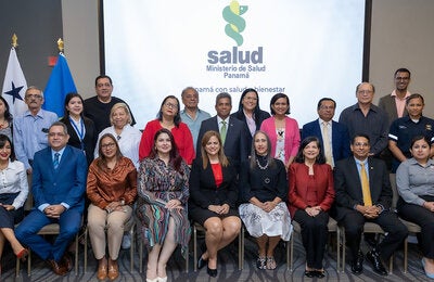 Fotografía grupal del taller de autoevaluación de las capacidades básicas para fortalecer la implementación del Reglamento Sanitario Internacional (RSI).