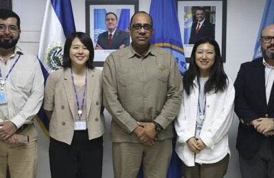 Autoridades OPS/OMS junto a delegados del KOIKA