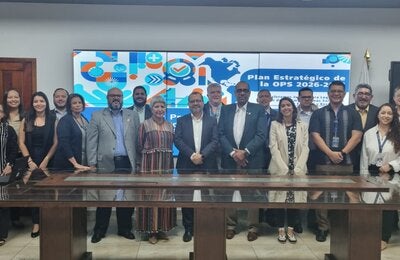 autoridades del ministerio de salud y ops