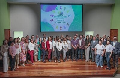 Fotografía grupal de los participantes en el evento