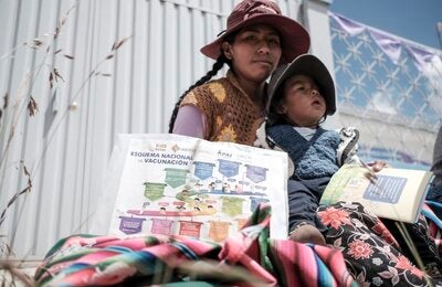 Madre boliviana con su hijo