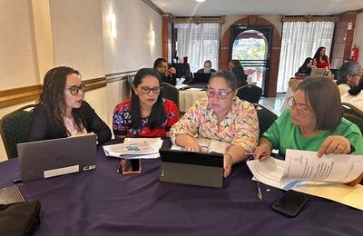 Equipo hondureño actualizando el plan estratégico de vih y TB