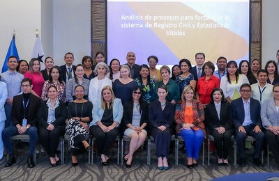 Fotografía grupal de los participantes en el taller nacional para impulsar la implementación de la Clasificación Internacional de Enfermedades (CIE-11).