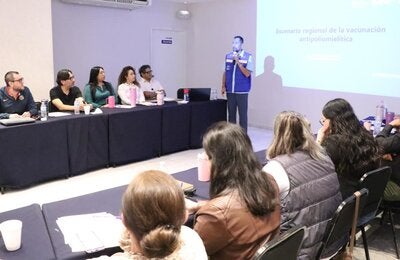 Personal de salud durante el desarrollo de ejercicios de simulación de evento o brote de polio 