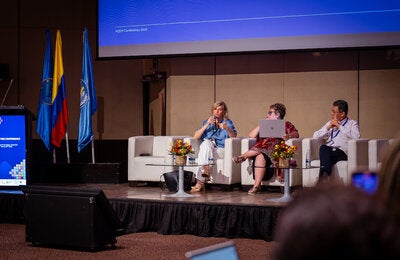 panel de Personas en la conferencia mundial del aire