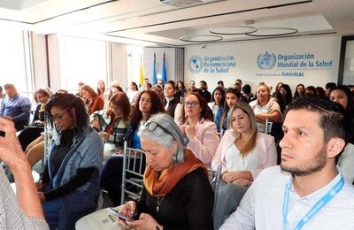 Personal de OPS en la desarrollo del Taller 