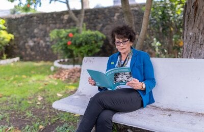 Lady sitting on bench reading