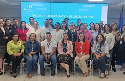 Equipos regionales en taller de programación de medicamentos
