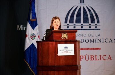 Representantes de OPS durante acto de conmemoración del Día Mundial de la Tuberculosis junto a Ministerio de Salud Pública