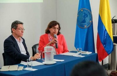 Dra. Tambini y Viceministro de Salud en la mesa dando apertura al taller
