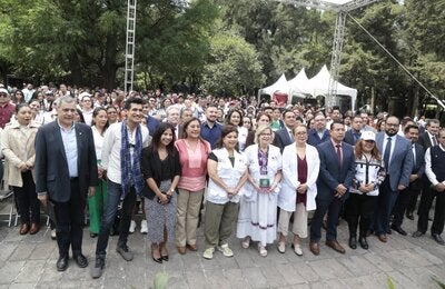 Fotografía grupal de las personas asistentes al lanzamiento del programa Ciudad que Late y Produce Salud