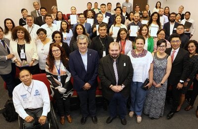 Participantes de la ceremonia del 40 aniversario del CEMECE, Centro Colaborador de la OPS/OMS en México para para la Clasificación de Enfermedadesla 