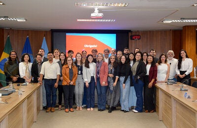 Foto do grupo de pessoas que participaram do evento