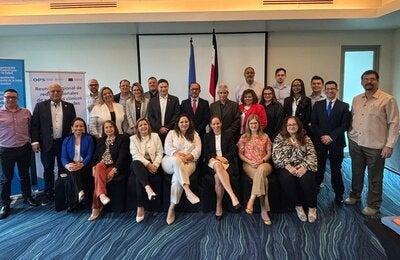 Fotografía grupal de los participantes en el taller
