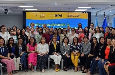 Participantes en el taller de priorización de enfermedades para eliminación