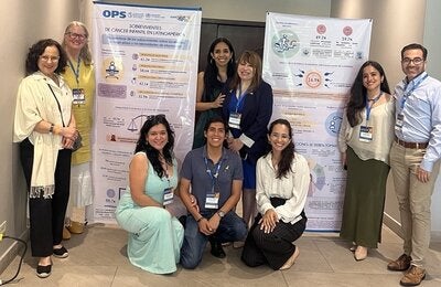 PhotographPhotograph of the group of researchers who developed and wrote the study.