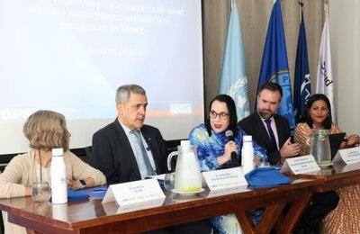 La directora general de Políticas en Salud Mental y Adicciones, Lucía Ledesma Torres en la inauguración del taller