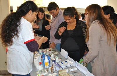 se exhiben medicinas de procedencia dudosa