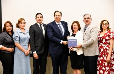 Ministerio de Salud fortalece prevención del cáncer de cuello uterino con nuevas guías clínicas, con apoyo de OPS