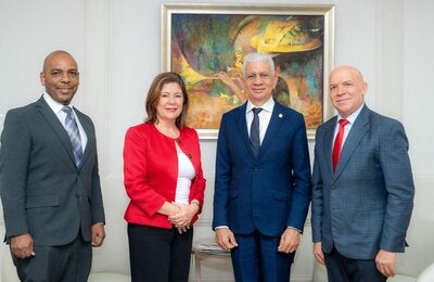 Representante de OPS se reúne con presidente del Senado de la República Dominicana